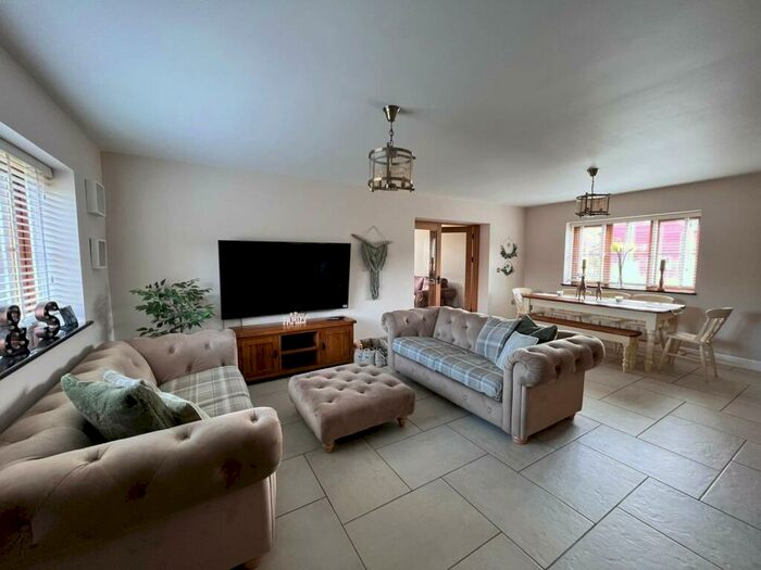 4 Bedroom Detached House For Sale In Maes Marchog Isaf, Glynneath, Neath, Neath Port Talbot., SA11