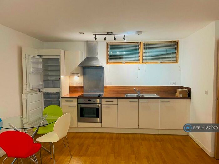 1 Bedroom Flat To Rent In Mann Island, Liverpool, L3