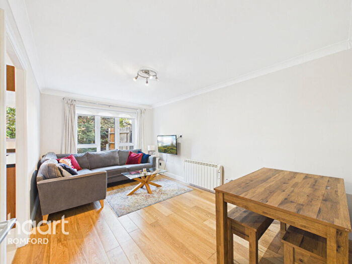 1 Bedroom Flat For Sale In Frazer Close, Romford, RM1