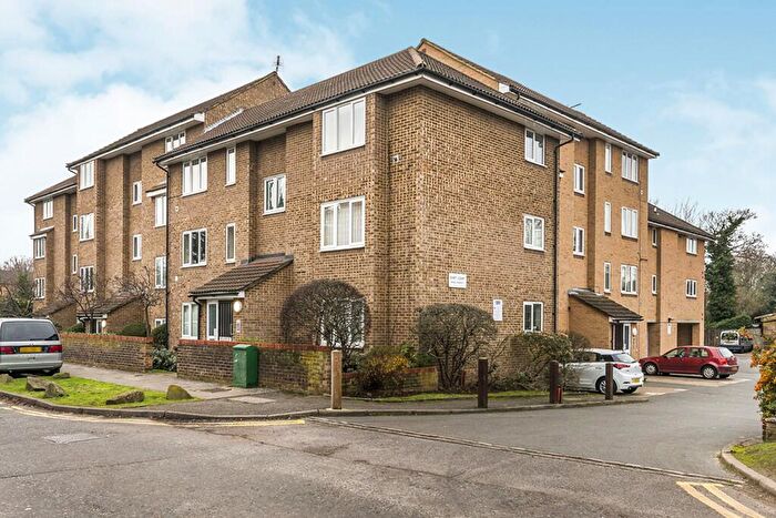 Flat To Rent In Westmoreland Drive, Sutton, Surrey, SM2