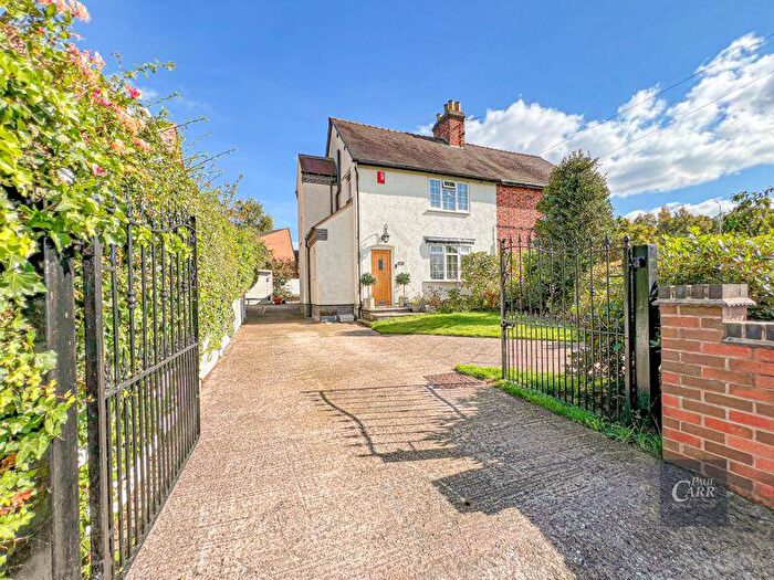 3 Bedroom Semi-Detached House For Sale In Woodhouse Lane, Amington, Tamworth, B77