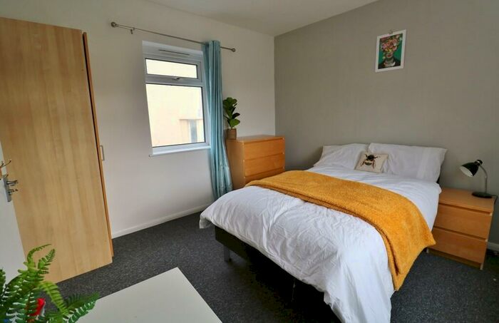 7 Bedroom Terraced House To Rent In Walmer Crescent, Brighton, BN2