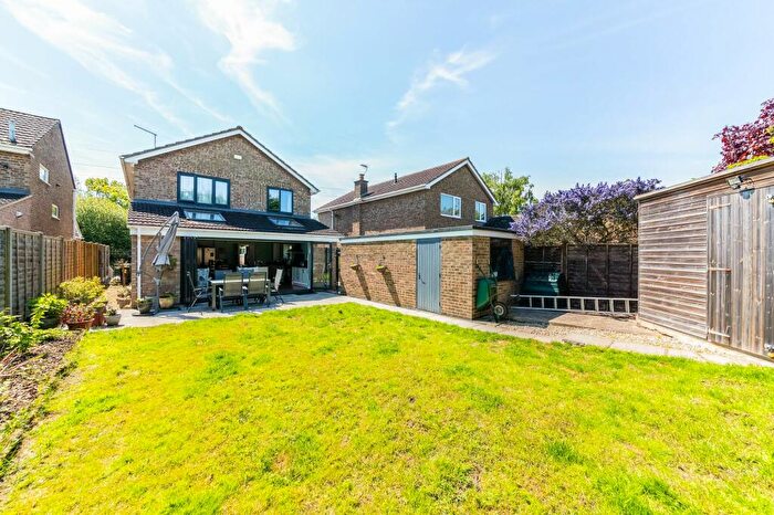 4 Bedroom Detached House For Sale In Meadow Close, Farmoor, OX2
