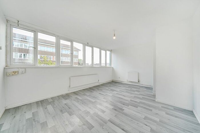 2 Bedroom Flat For Sale In Allwood Close, London, SE26