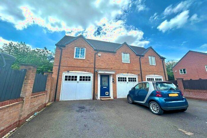 2 Bedroom Flat To Rent In Swale Grove, Bingham, Nottingham, NG13