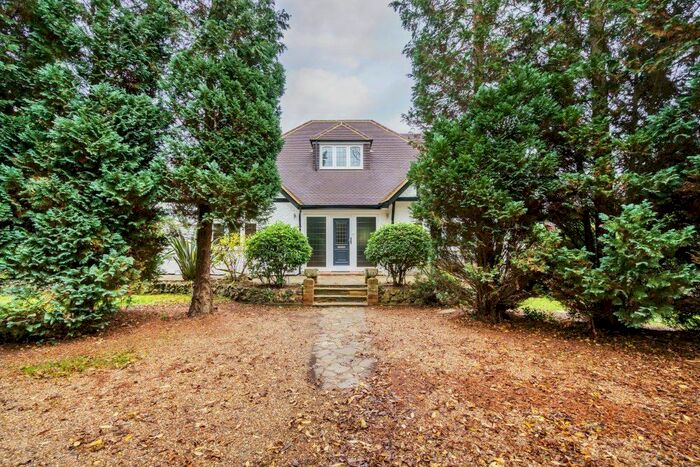 5 Bedroom Detached House To Rent In Milton Avenue, Chalfont St. Peter, Gerrards Cross, Buckinghamshire, SL9