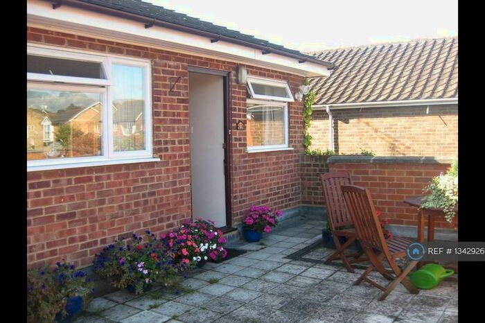 2 Bedroom Maisonette To Rent In Madrid Road, Guildford, GU2