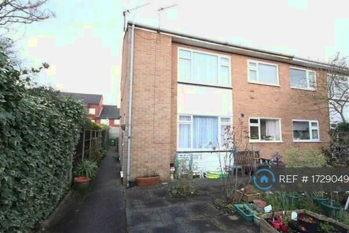 2 Bedroom Maisonette To Rent In Alma Road, Sale, M33