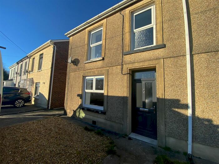 3 Bedroom Property To Rent In Maerdy Road, Betws, Ammanford SA18