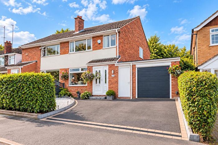 3 Bedroom Semi-Detached House For Sale In Wolds Drive, Keyworth, Nottingham, NG12