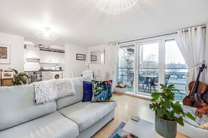 2 Bedroom Flat To Rent In Glaisher Street, London, SE8