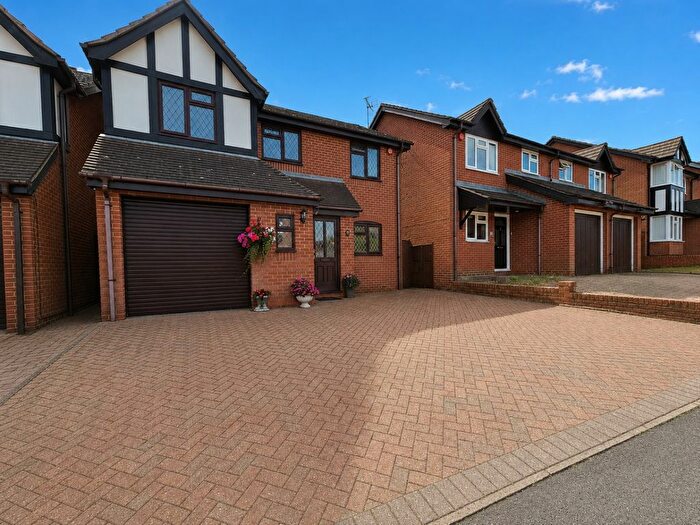 4 Bedroom Detached House For Sale In Tameton Close, Luton, Bedfordshire, LU2