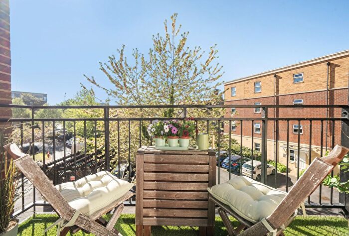 2 Bedroom Flat For Sale In Bedminster Parade, Bristol, Somerset, BS3