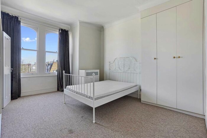3 Bedroom Flat To Rent In Hetley Road, Shepherds Bush, W12