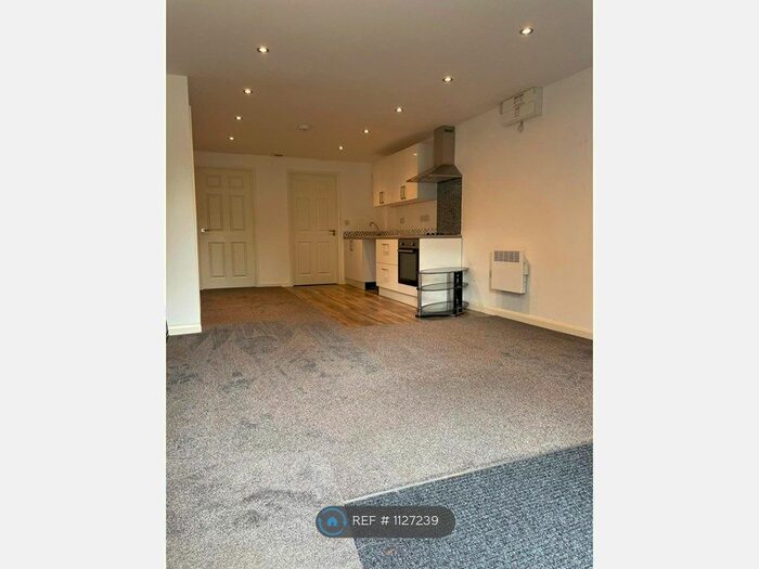 2 Bedroom Flat To Rent In Reginald Road South, Derby, DE21
