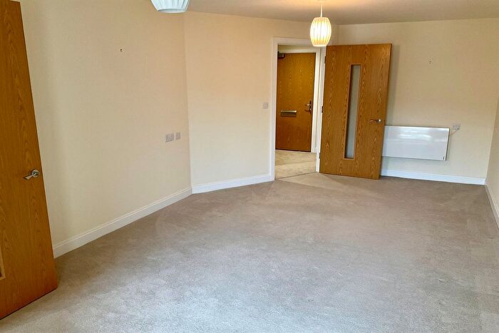 1 Bedroom Flat For Sale In Elkington House, Charlton Green, Dover, CT16