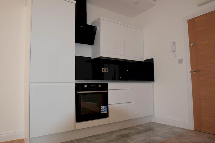 1 Bedroom Flat To Rent In - Baxter Avenue, Southend-On-Sea, SS2