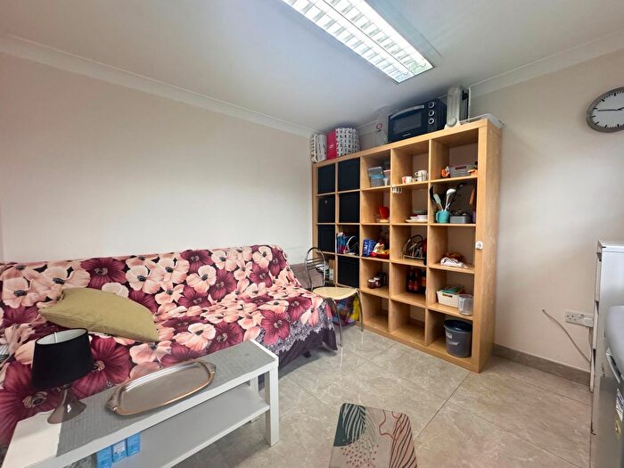 1 Bedroom Bungalow To Rent In Forty Lane, Wembley, HA9