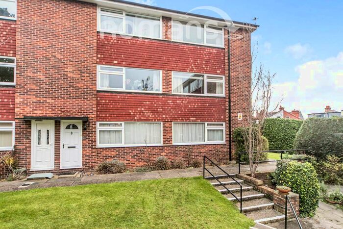 2 Bedroom Flat To Rent In Auburn Court, Church Road, Caversham, Reading RG4