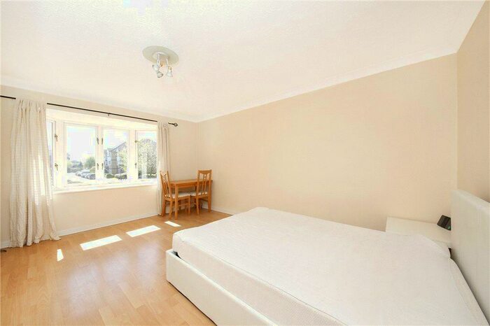 2 Bedroom Apartment To Rent In Sheppard Drive, Bermondsey, London, SE16