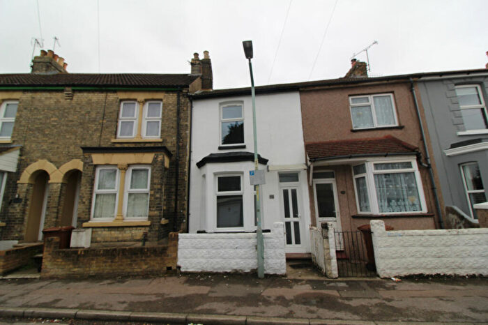 3 Bedroom Terraced House To Rent In Seaview Road, Gillingham, Kent, ME7