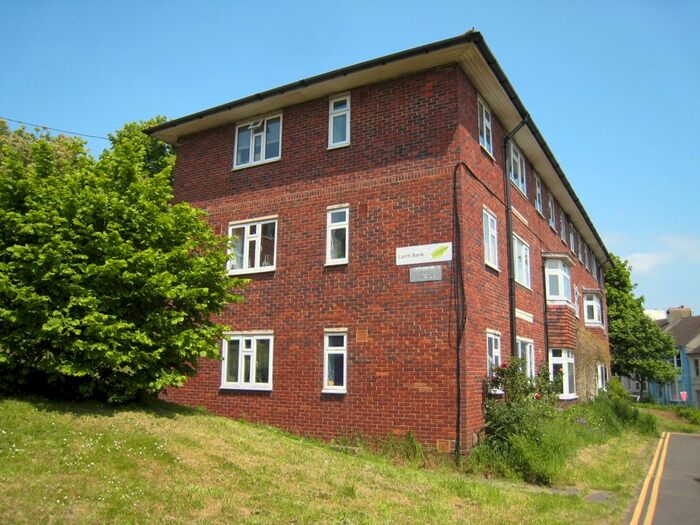 3 Bedroom Flat To Rent In Bromley Road, Brighton, BN2