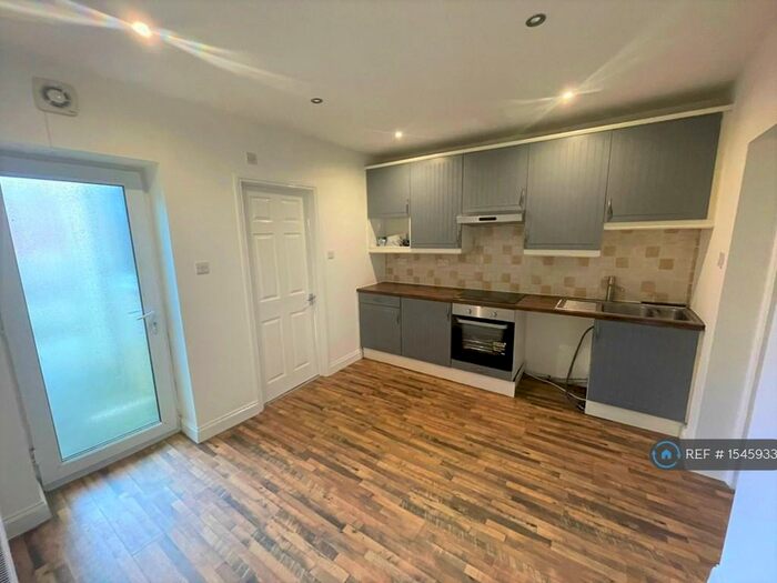 2 Bedroom Flat To Rent In High Spen, Rowlands Gill, NE39