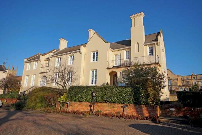 2 Bedroom Flat To Rent In Lansdown GL50