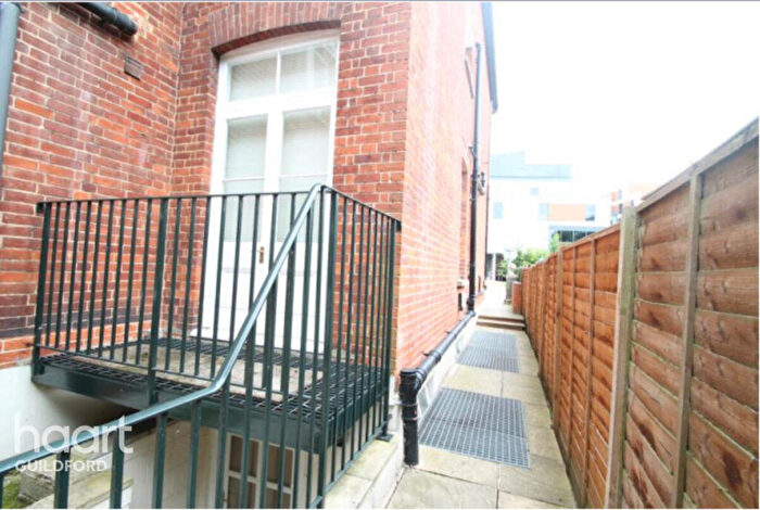 1 Bedroom Flat To Rent In Dene Road, Guildford, GU1