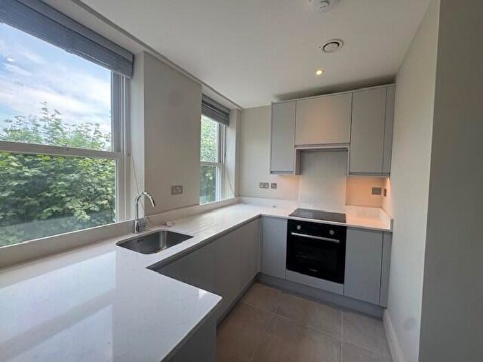 3 Bedroom Flat To Rent In Priory Gate, Union Street, Maidstone, Kent, ME14