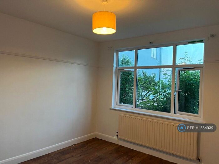 2 Bedroom Flat To Rent In Kingsground, London, SE9