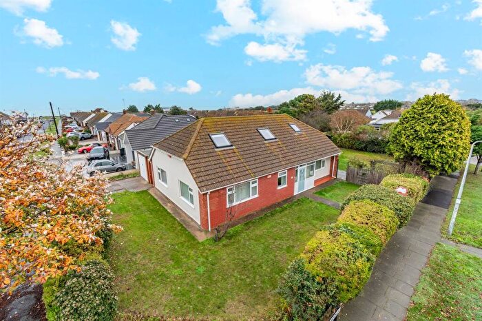 4 Bedroom Detached Bungalow For Sale In Lonsdale Avenue, Margate, CT9