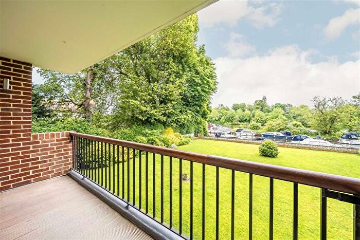 2 Bedroom Flat To Rent In River Reach, Teddington, TW11