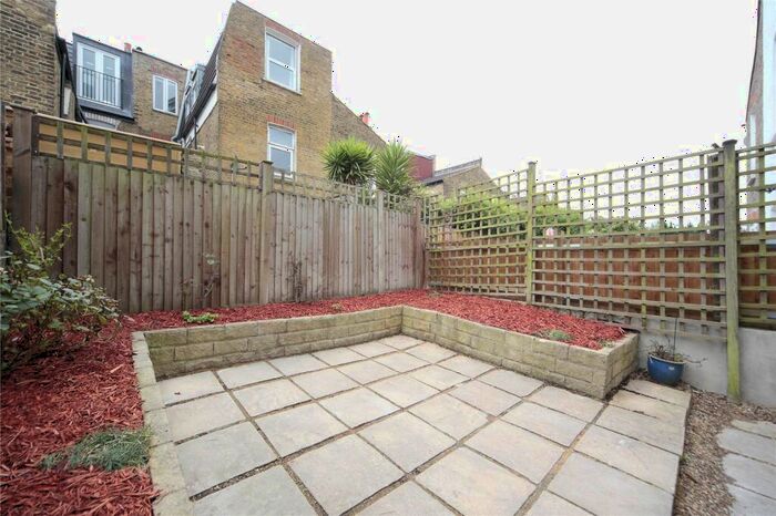 2 Bedroom Flat To Rent In Dagnan Road, Clapham South, London, SW12