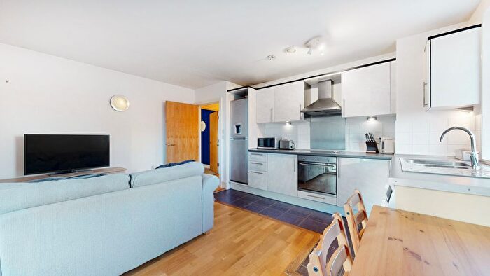 1 Bedroom Flat For Sale In Wharfside Point North, Poplar High Street, E14