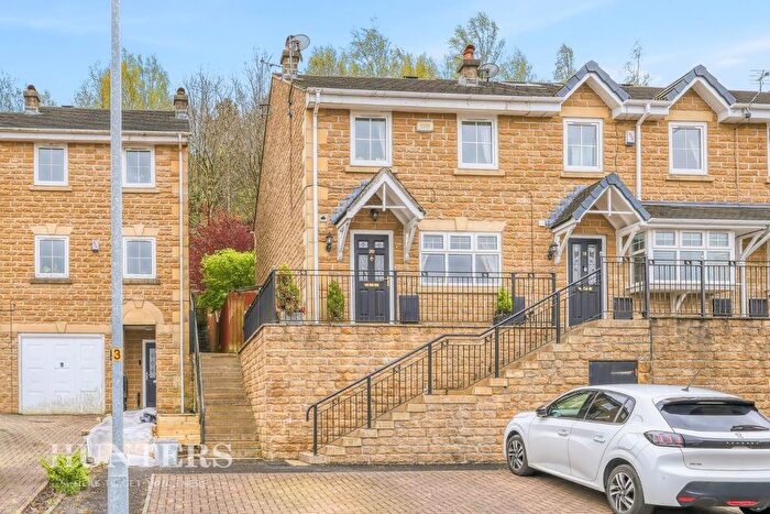 3 Bedroom Town House For Sale In Durnlaw Close, Littleborough, OL15