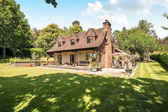 4 Bedroom Detached House For Sale In Kings Drive, Midhurst, GU29