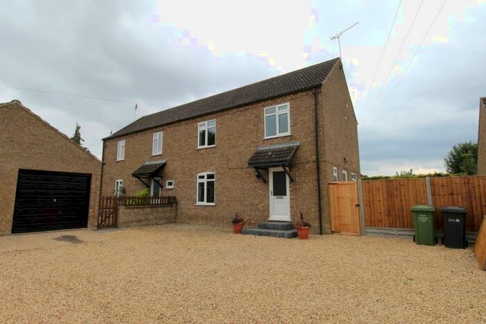 3 Bedroom Semi-Detached House To Rent In Methwold, Norfolk, IP26