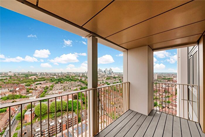 2 Bedroom Apartment To Rent In Cendal Crescent, London, E1