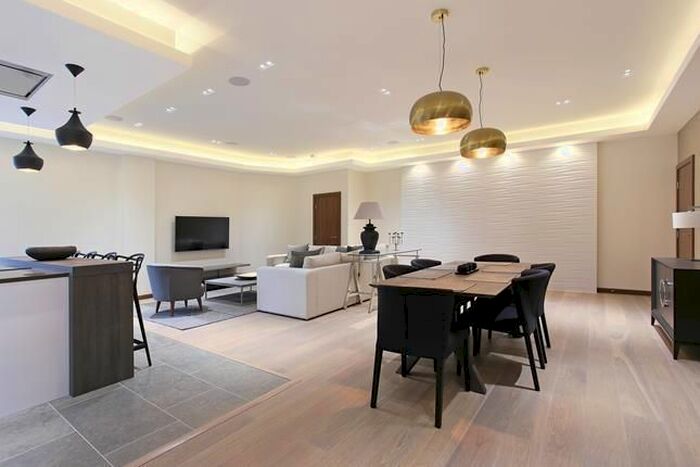 3 Bedroom Flat To Rent In Glasshill Street, London, SE1