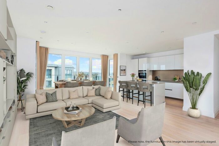 3 Bedroom Flat To Rent In Pinewood Gardens, Teddington, TW11