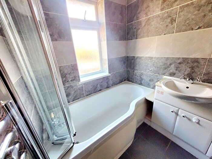 3 Bedroom Semi-Detached House To Rent In Bye Pass Road, Nottingham, NG9