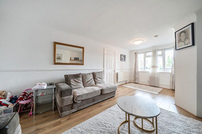 2 Bedroom Flat For Sale In Broadway, Bexleyheath, DA6