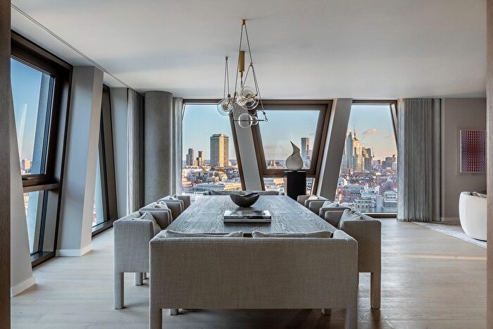 2 Bedroom Flat For Sale In The Broadway, St James's Park, London, SW1H