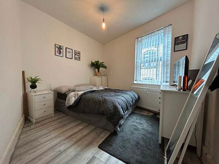 5 Bedroom Semi-Detached House To Rent In Peveril Street, Nottingham, NG7