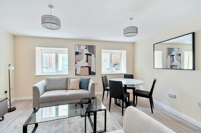 2 Bedroom Flat To Rent In Cheltenham House, Clare Street, Bristol, BS1