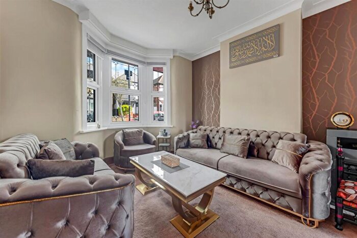 5 Bedroom Semi Detached House For Sale In St. John's Road, Walthamstow, E17