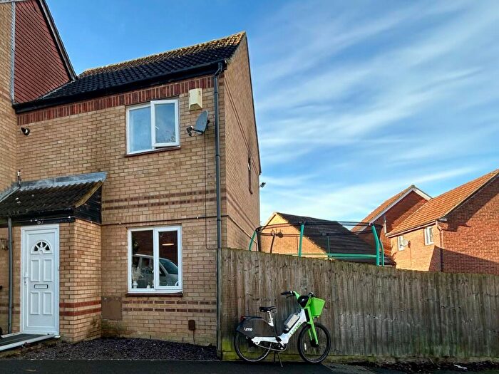 3 Bedroom Semi-Detached House To Rent In Milecastle, Bancroft, MK13