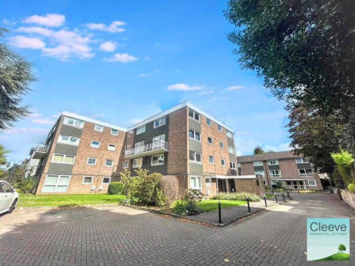 2 Bedroom Flat To Rent In College Lawn, Cheltenham, Gloucestershire, GL53
