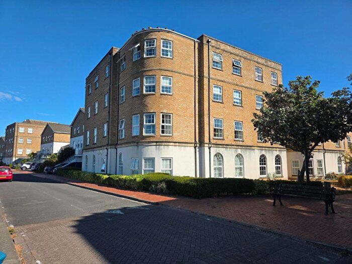 2 Bedroom Flat To Rent In John Batchelor Way, Penarth Marina, CF64